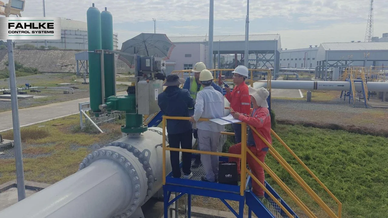 FAHLKE actuator technical discussion at pipeline site